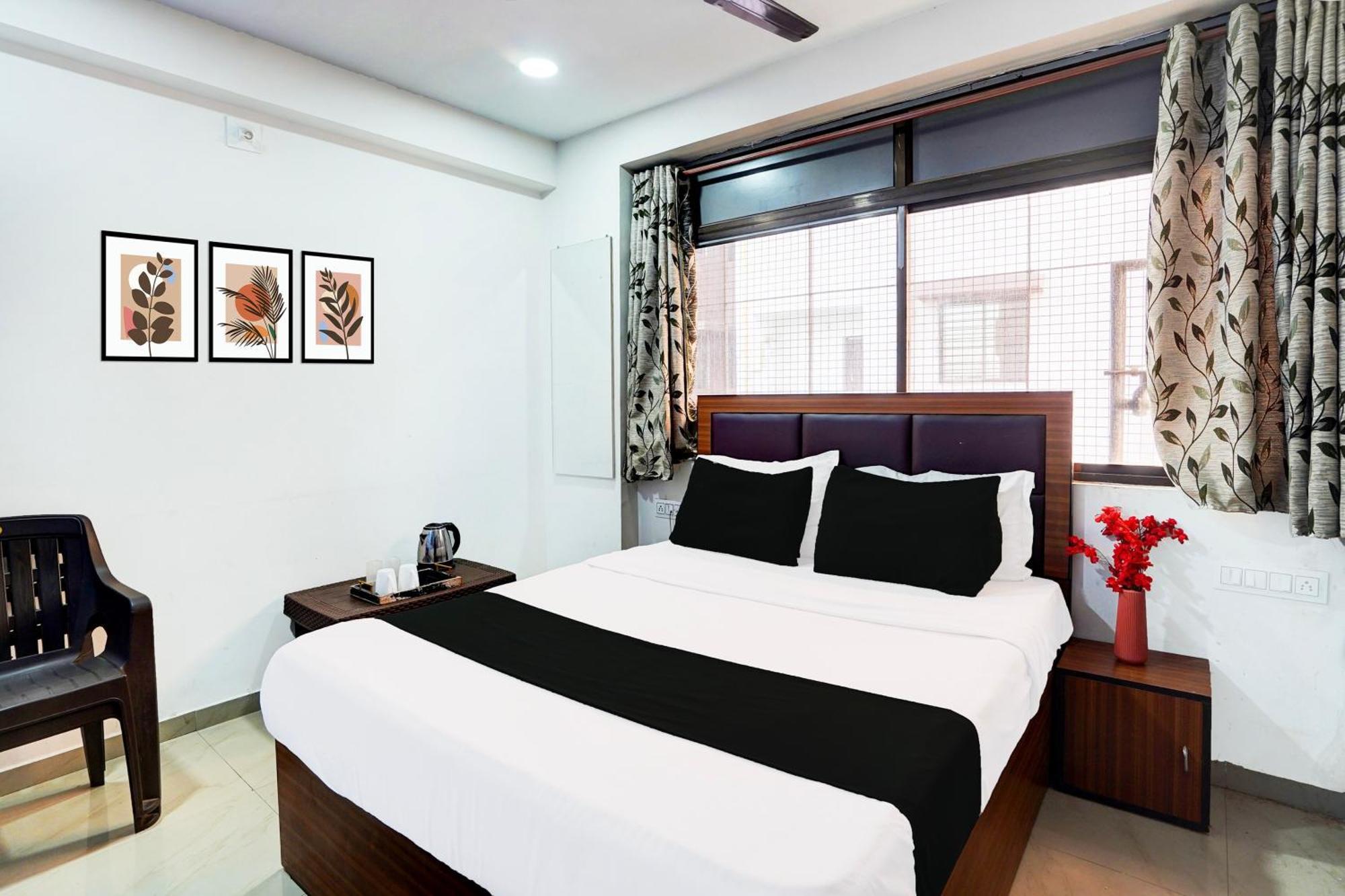 Super Hotel O Geeta Mandir Formerly Hotel Green Park Ahmedabad Extérieur photo
