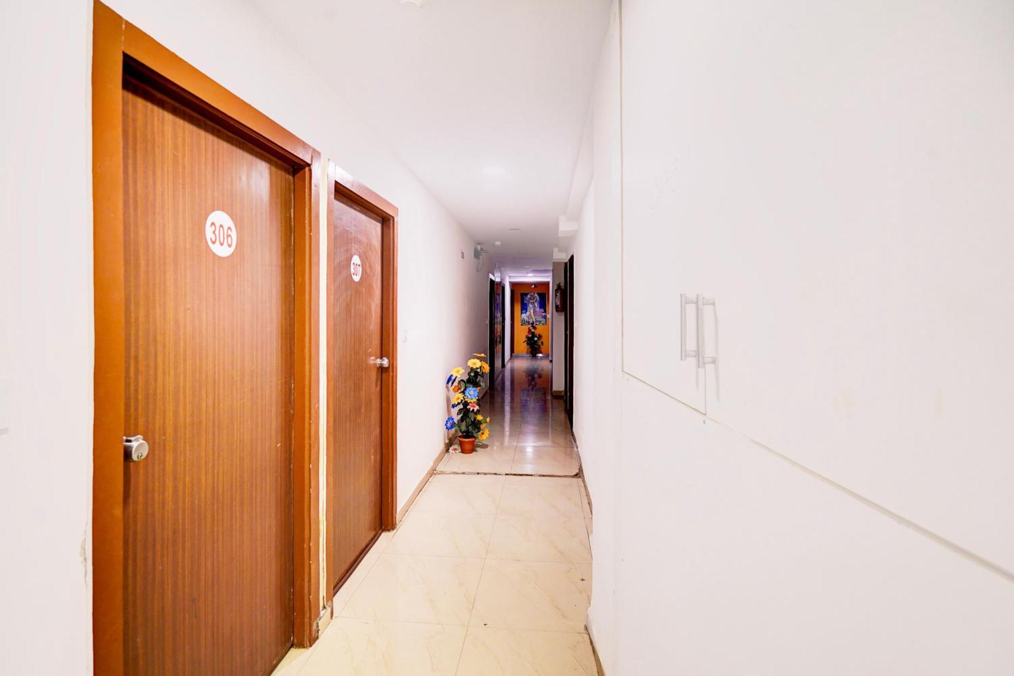 Super Hotel O Geeta Mandir Formerly Hotel Green Park Ahmedabad Extérieur photo