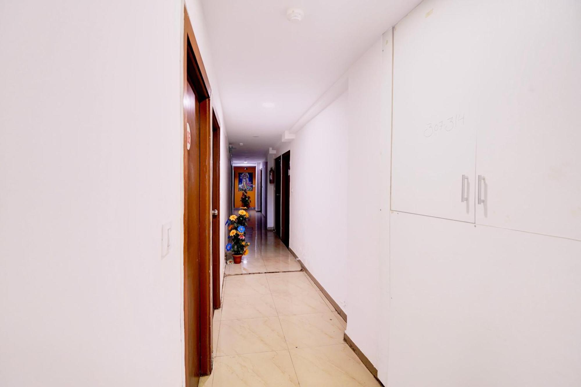 Super Hotel O Geeta Mandir Formerly Hotel Green Park Ahmedabad Extérieur photo