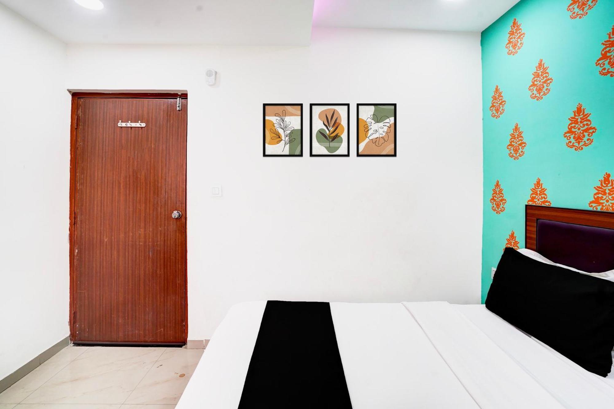 Super Hotel O Geeta Mandir Formerly Hotel Green Park Ahmedabad Extérieur photo